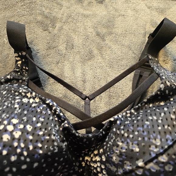 Victoria's Secret Lightweight Sports Bra Size 36 DD - Picture 4 of 11